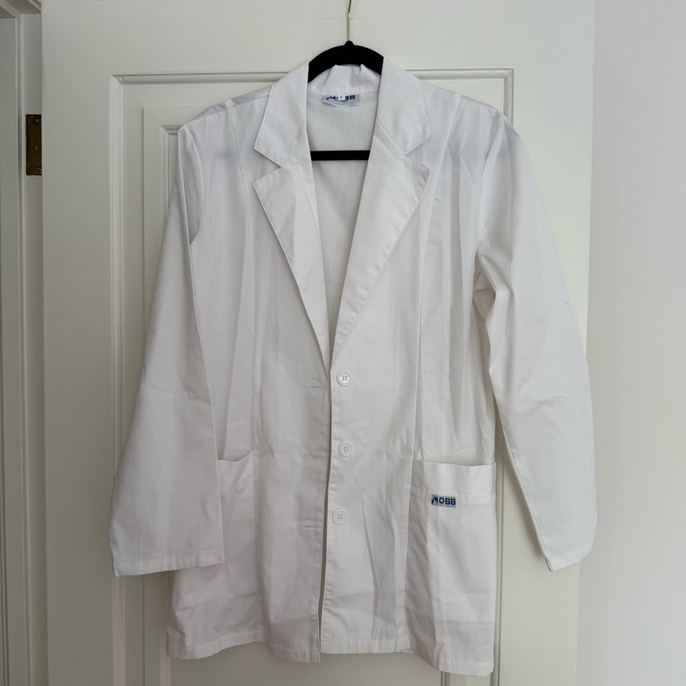 Women’s fitted White Lab Coat